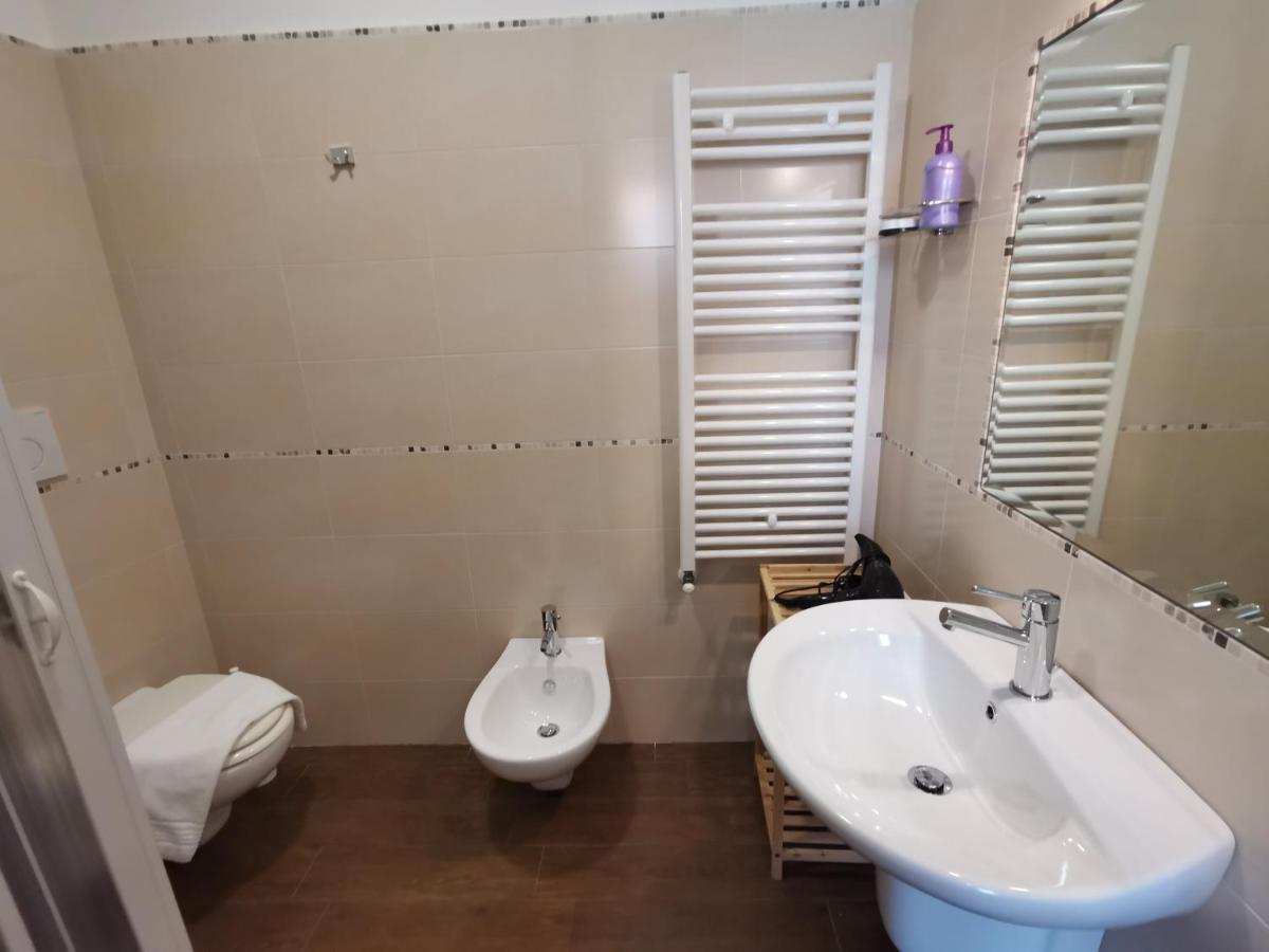 5 Guest house *