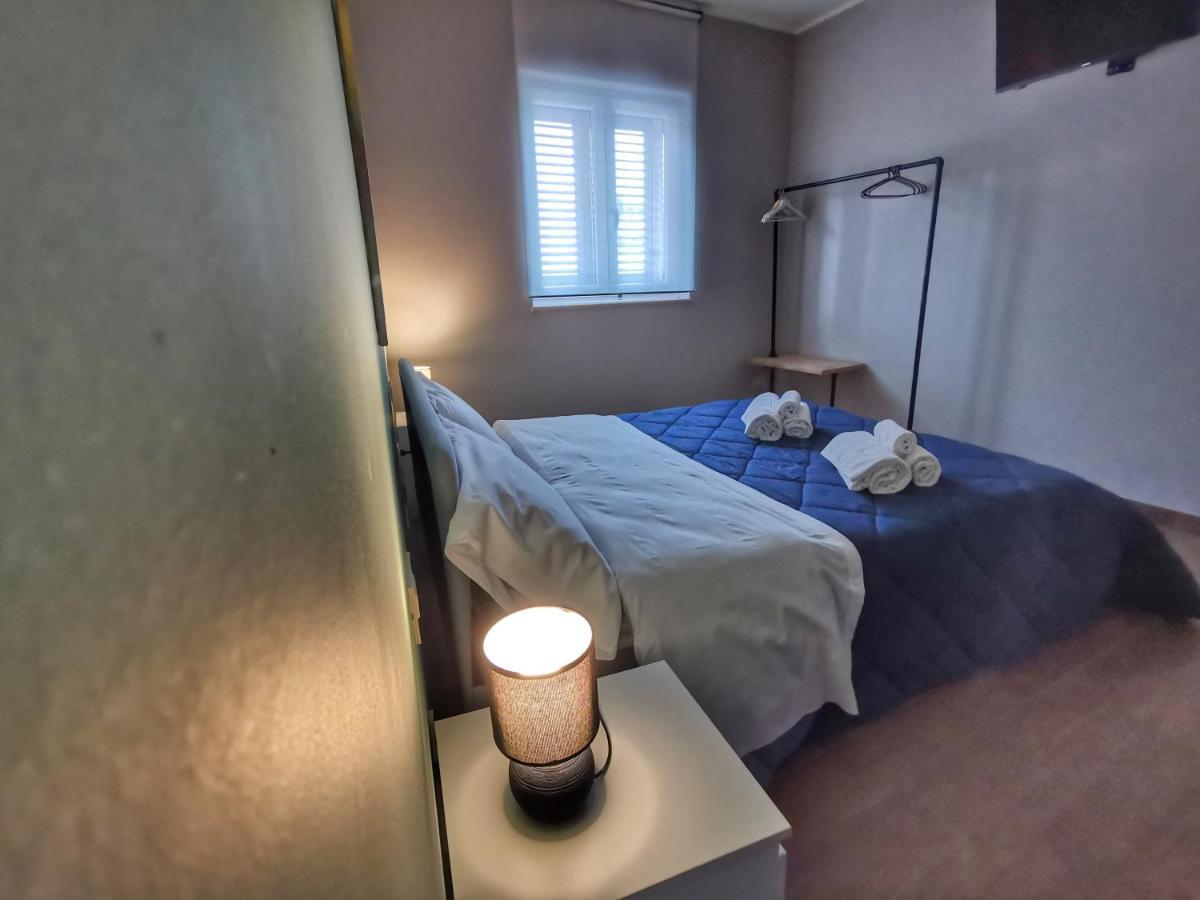 5 Guest house *