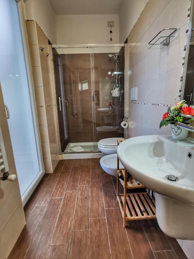 5 Guest house *